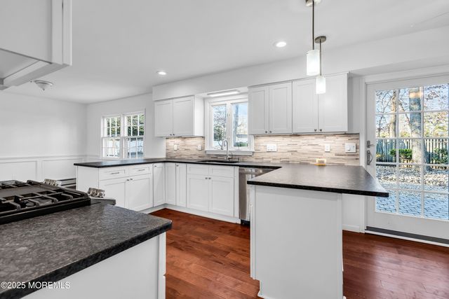 3 Easy Street, Lanoka Harbor, NJ 08734