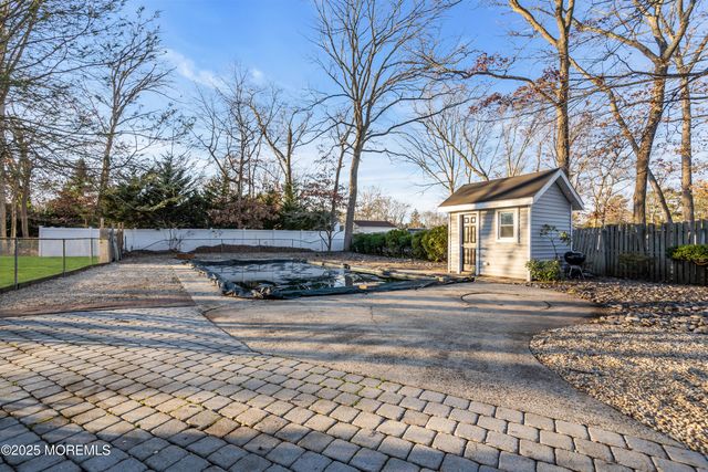 3 Easy Street, Lanoka Harbor, NJ 08734
