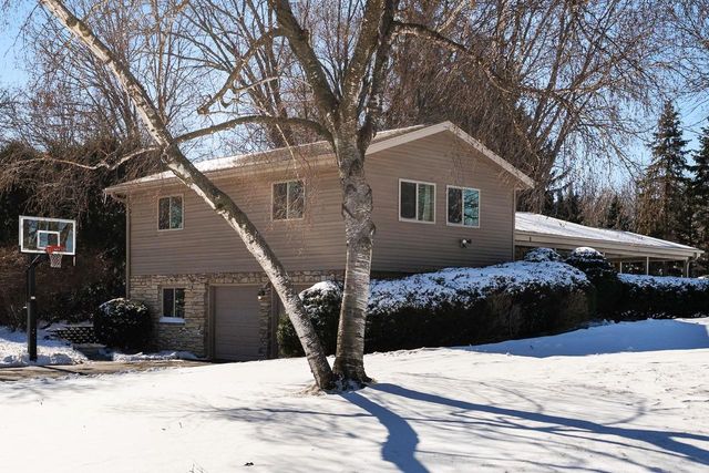 3458 Field Crest Court, Beloit, WI 53511