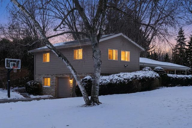 3458 Field Crest Court, Beloit, WI 53511