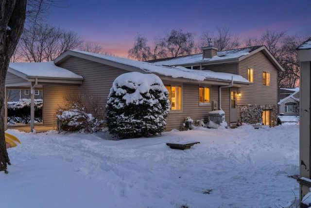 3458 Field Crest Court, Beloit, WI 53511