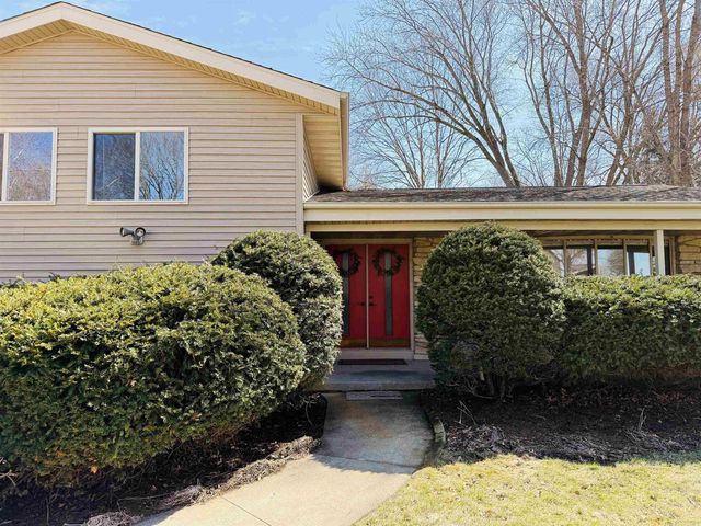 3458 Field Crest Court, Beloit, WI 53511