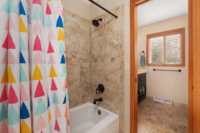 3458 Field Crest Court, Beloit, WI 53511