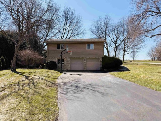 3458 Field Crest Court, Beloit, WI 53511