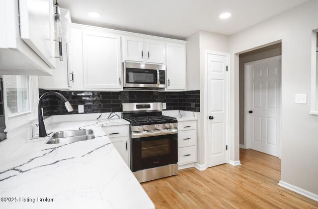 4312 Winter Garden Ct, Louisville, KY 40218