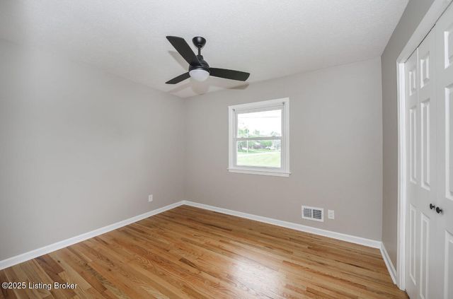 4312 Winter Garden Ct, Louisville, KY 40218