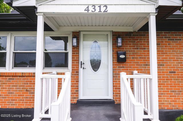 4312 Winter Garden Ct, Louisville, KY 40218