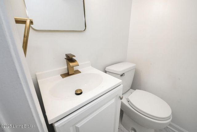 4312 Winter Garden Ct, Louisville, KY 40218