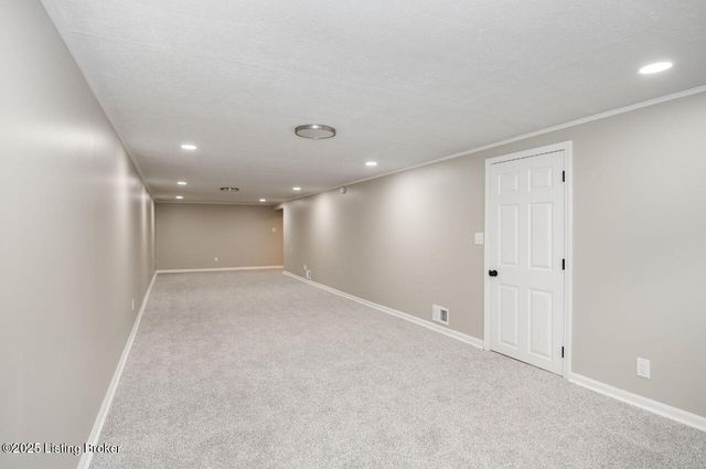 4312 Winter Garden Ct, Louisville, KY 40218