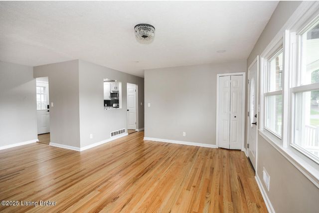 4312 Winter Garden Ct, Louisville, KY 40218
