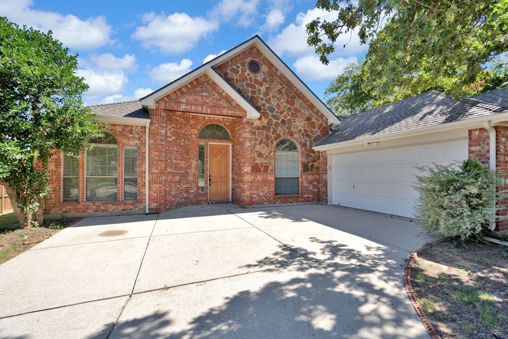3217 Hidden Springs Drive, Corinth, TX 76210