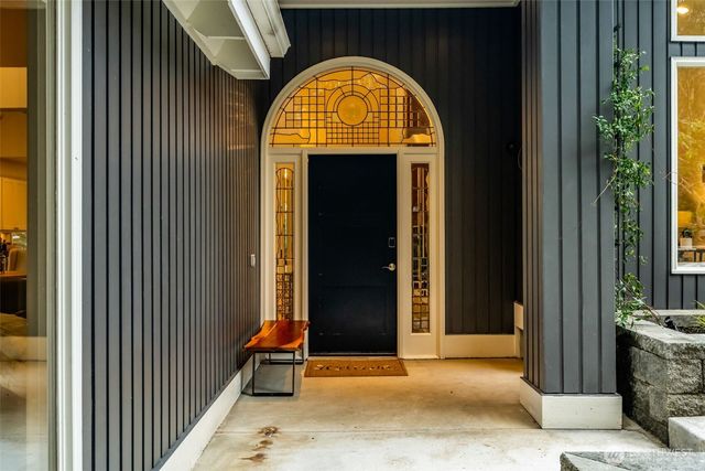 8402 SE 53rd Place, Mercer Island, WA 98040