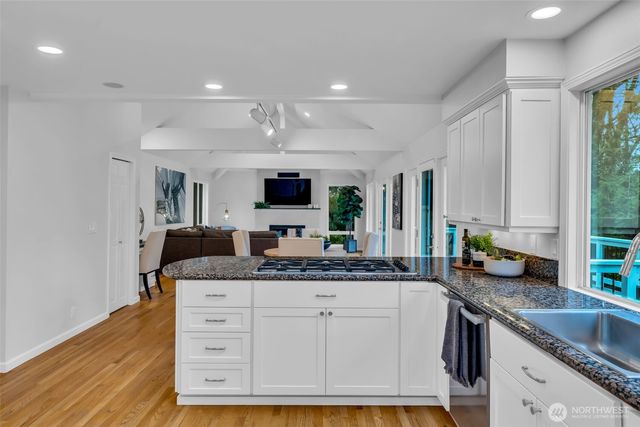 8402 SE 53rd Place, Mercer Island, WA 98040