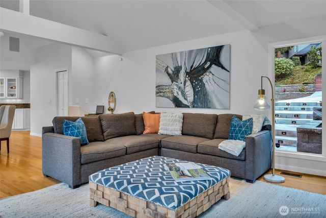 8402 SE 53rd Place, Mercer Island, WA 98040