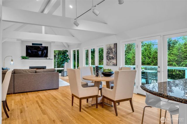 8402 SE 53rd Place, Mercer Island, WA 98040