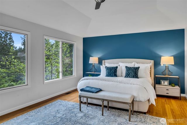 8402 SE 53rd Place, Mercer Island, WA 98040