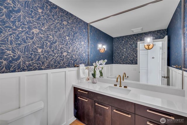 8402 SE 53rd Place, Mercer Island, WA 98040