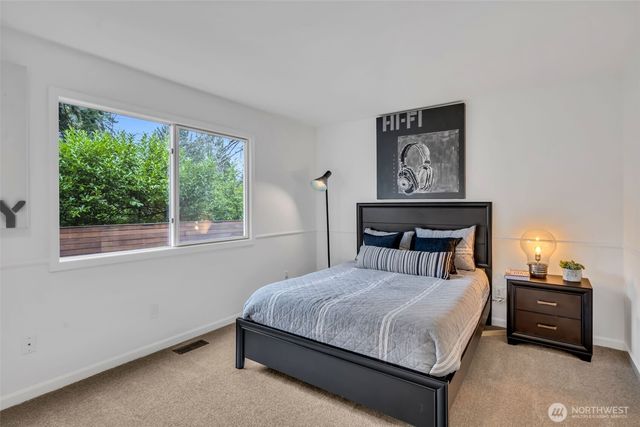 8402 SE 53rd Place, Mercer Island, WA 98040