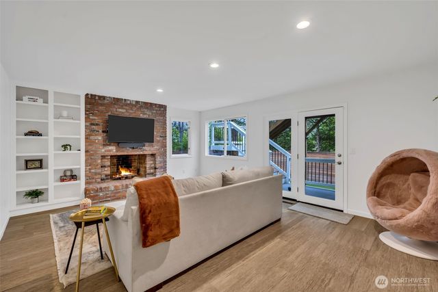 8402 SE 53rd Place, Mercer Island, WA 98040