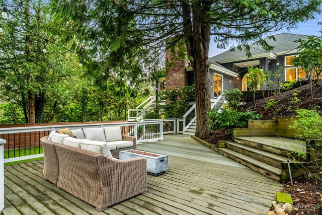 8402 SE 53rd Place, Mercer Island, WA 98040