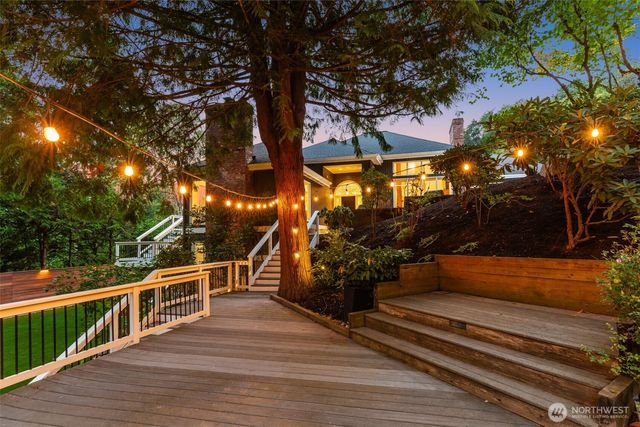 8402 SE 53rd Place, Mercer Island, WA 98040