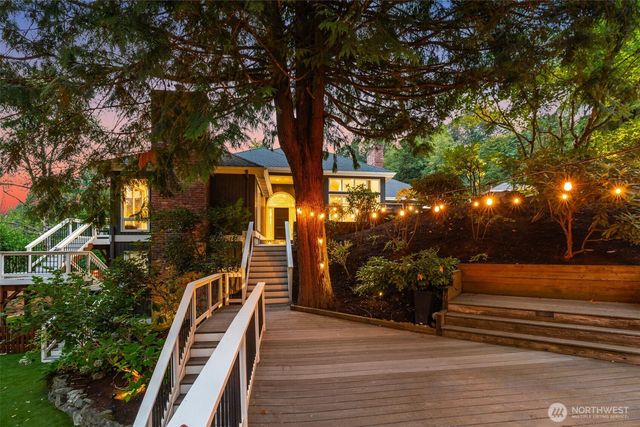 8402 SE 53rd Place, Mercer Island, WA 98040