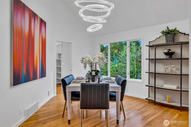 8402 SE 53rd Place, Mercer Island, WA 98040