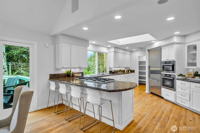 8402 SE 53rd Place, Mercer Island, WA 98040