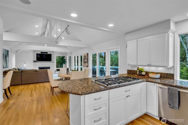 8402 SE 53rd Place, Mercer Island, WA 98040