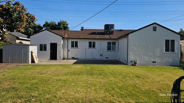 613 W KETTLEMAN Ln, Lodi, CA 95240