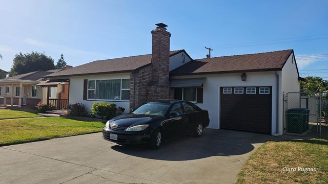 613 W KETTLEMAN Ln, Lodi, CA 95240