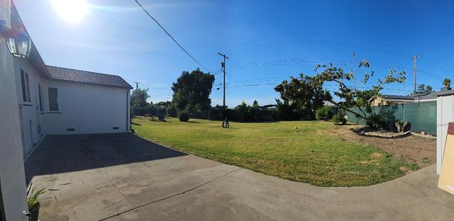 613 W KETTLEMAN Ln, Lodi, CA 95240