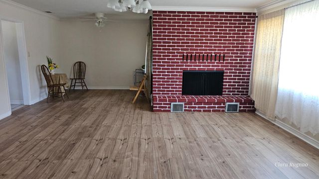 613 W KETTLEMAN Ln, Lodi, CA 95240