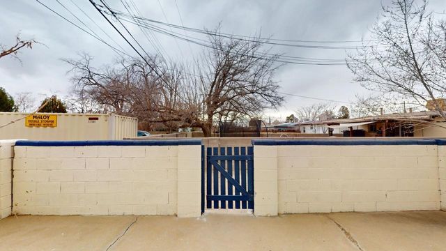 1005 Carlisle Boulevard SE, Albuquerque, NM 87106