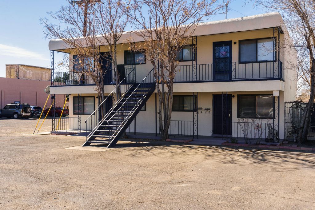 1005 Carlisle Boulevard SE, Albuquerque, NM 87106