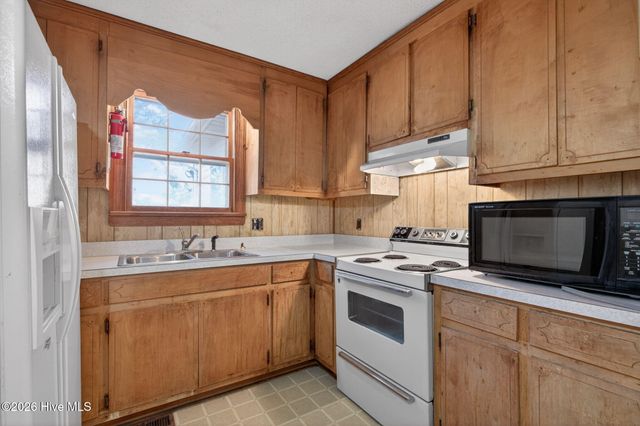 1911 Lenoir Drive E, Wilson, NC 27893