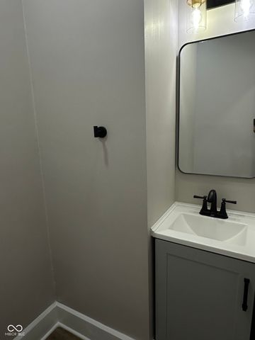 4715 E New York, Indianapolis, IN 46201