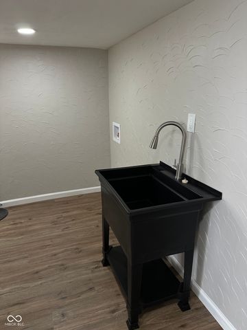 4715 E New York, Indianapolis, IN 46201