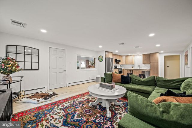 426 S WALNUT ST, Kennett Square, PA 19348