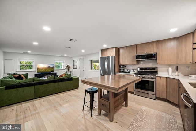 426 S WALNUT ST, Kennett Square, PA 19348