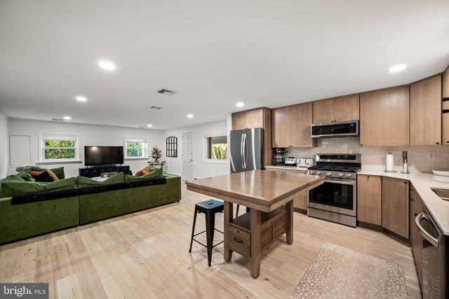 426 S WALNUT ST, Kennett Square, PA 19348