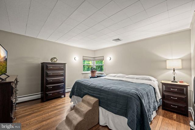 426 S WALNUT ST, Kennett Square, PA 19348