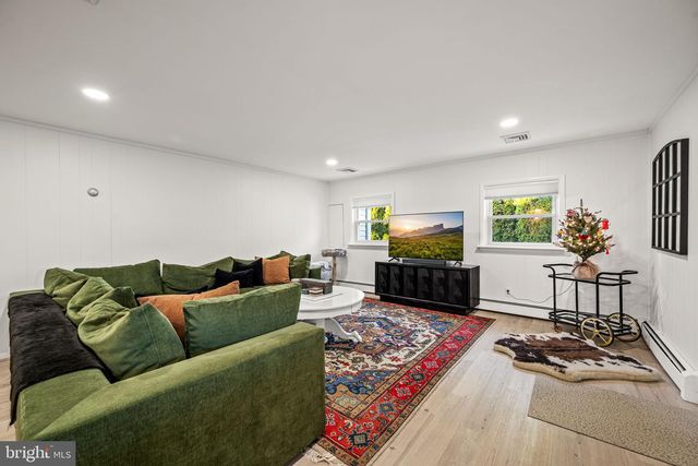 426 S WALNUT ST, Kennett Square, PA 19348