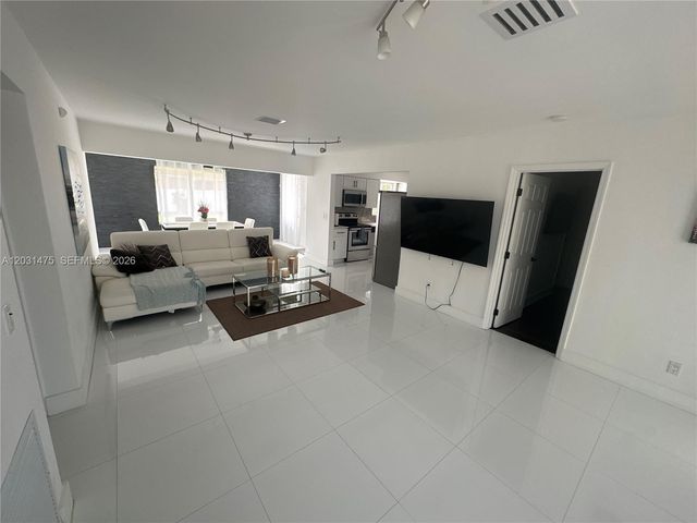 21230 NE 24th Ct 0, Miami, FL 33180
