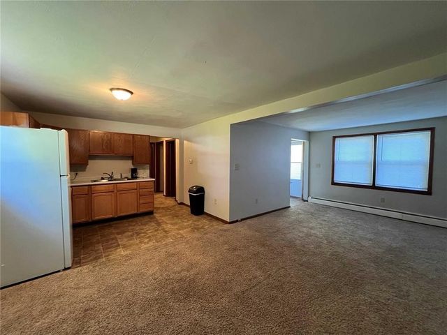 50 W Broadway, Central City, IA 52214
