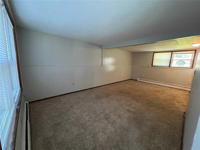 50 W Broadway, Central City, IA 52214