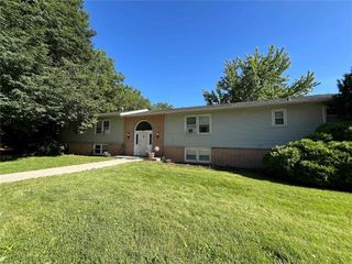 50 W Broadway, Central City, IA 52214