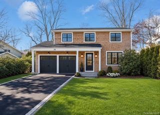 30 Glacier Drive, Smithtown, NY 11787