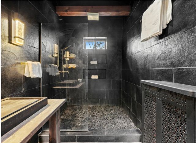 1067 W Balmoral Avenue 2, Chicago, IL 60640