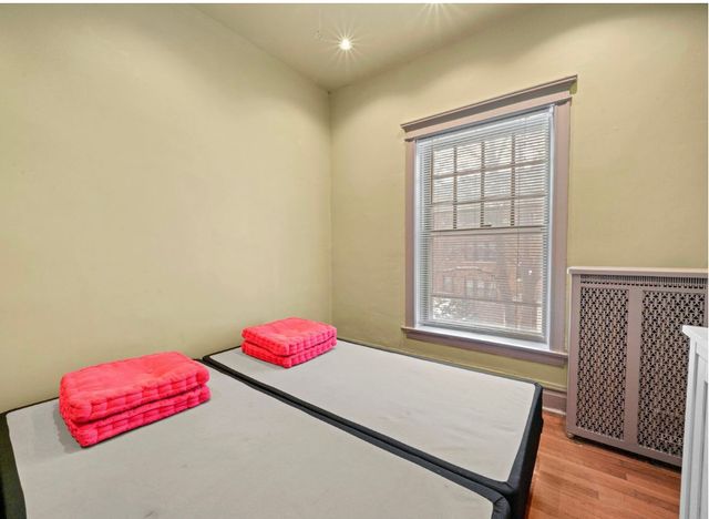 1067 W Balmoral Avenue 2, Chicago, IL 60640